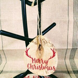 HANDCRAFTED NATURAL WOOD RUSTIC MERRY CHRISTMAS ORNAMENT/DEER ANTLERS/TREE DECOR